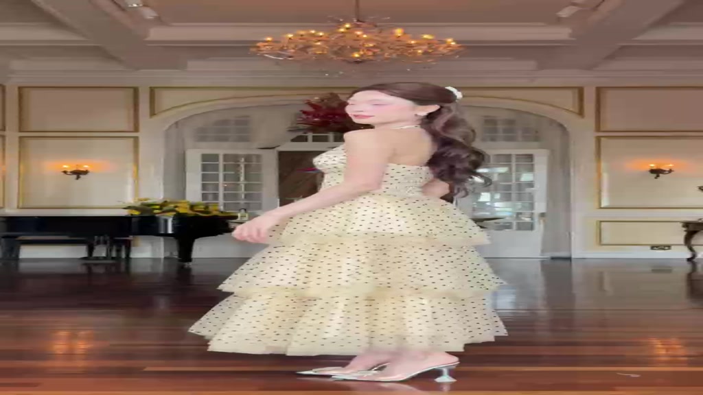 SÒ VINTAGE - ELOISE Đầm cổ yếm chấm bi ba tầng | BigBuy360 - bigbuy360.vn