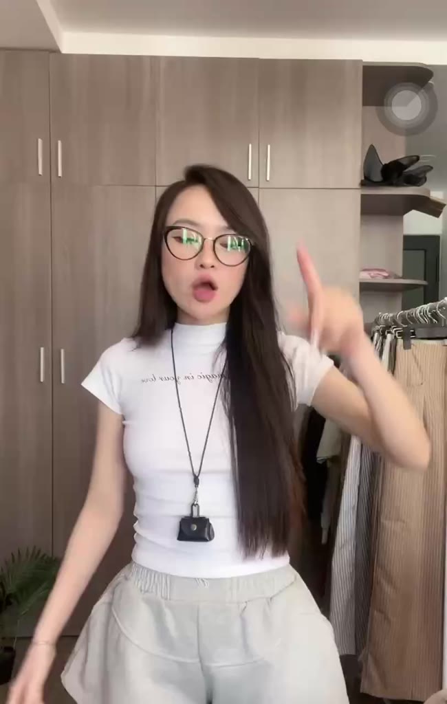 AYU TOP - Áo Thun Ôm DEROSE In Hình Chất Liệu Thun Trơn Mịn Co Giản 4 Chiều | BigBuy360 - bigbuy360.vn