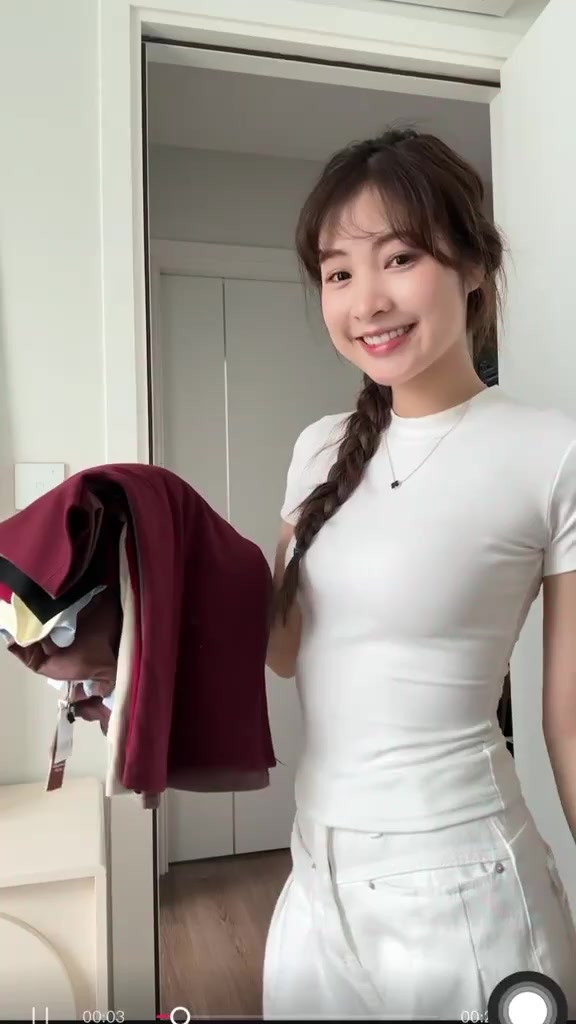 Áo thun ôm body cotton lông mịn cổ tròn co giãn phong cách điệu đà sang chảnh | BigBuy360 - bigbuy360.vn