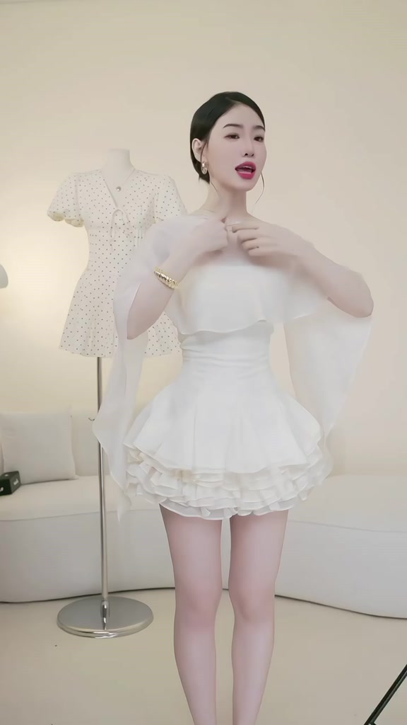 Váy cup bèo tầng kèm áo choàng tơ tiểu thư - EVA dress | BigBuy360 - bigbuy360.vn