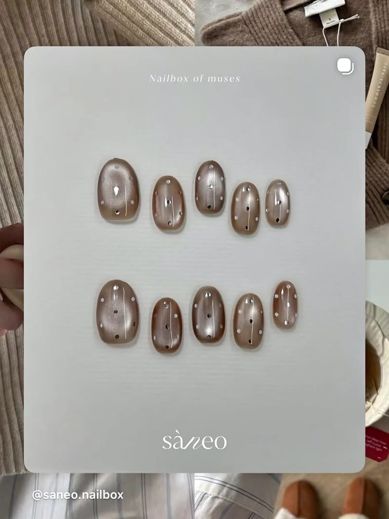 Nailbox chấm bi mắt mèo SÀNEO Nailbox - Móng giả form ngắn màu nâu mocha sang chảnh MM01 | BigBuy360 - bigbuy360.vn