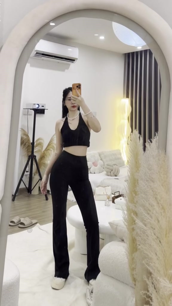BOOCHIC Quần Legging Ống Loe Chất Liệu Su Đúc Xịn Định Hình Gen Bụng Nâng V3 Phù Hợp Mặc Đi Chơi Đi Tập Đi Bơi | BigBuy360 - bigbuy360.vn