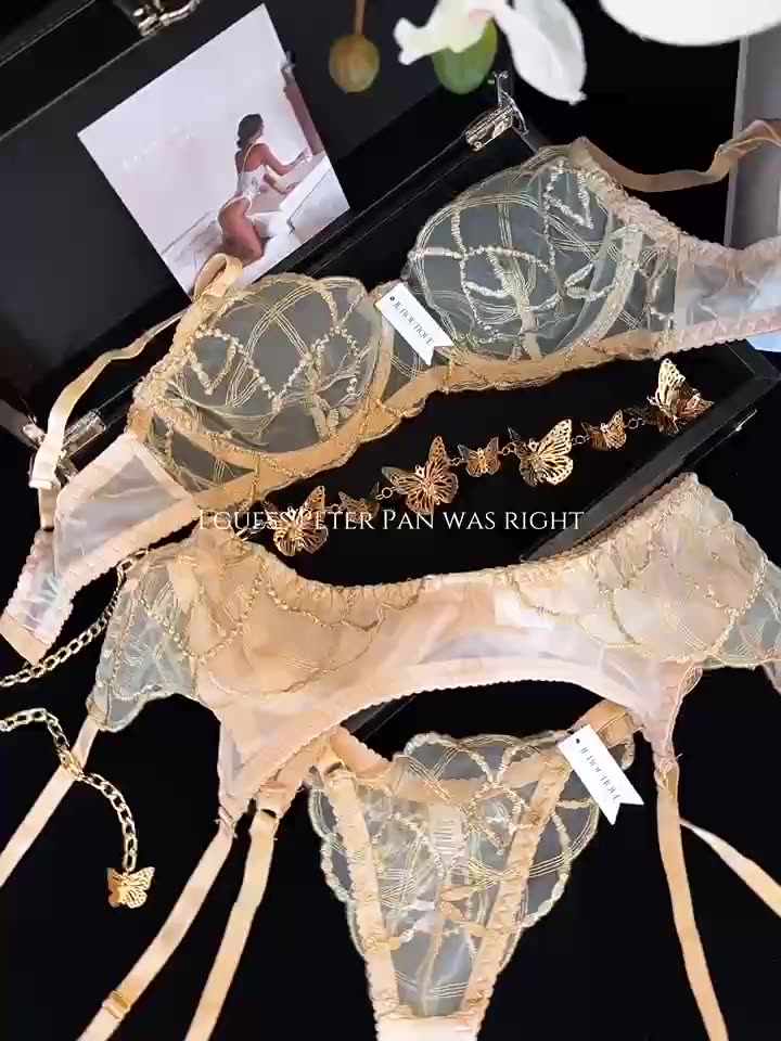 [TẶNG TẤT] Bộ đồ lót ren lọt khe sexy ‘Lily’ có gọng, không mút kèm đai, tất phong cách ngây thơ, gợi cảm, quyến rũ | BigBuy360 - bigbuy360.vn