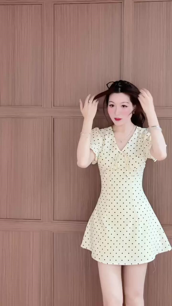 Váy chấm bi XIXEOSHOP cổ v tay phồng dáng ngắn - V52 | BigBuy360 - bigbuy360.vn