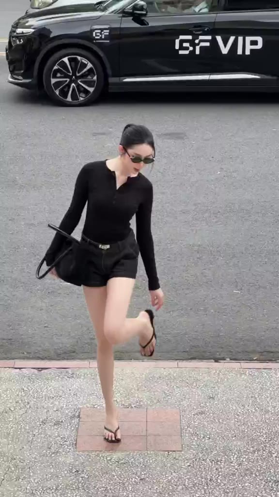 Áo Thun Nữ Dài Tay JUSTDUN Z12 -Thiết Kế Khuy Cúc Ngực, Cotton Mịn Êm Ái, Ôm Dáng, Co Giãn Thoải Mái | BigBuy360 - bigbuy360.vn