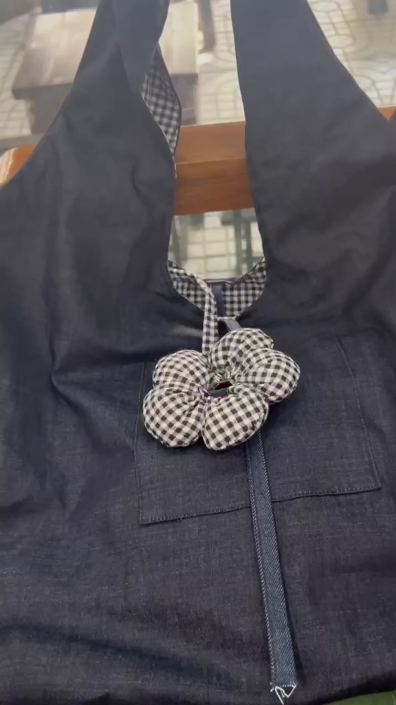 Túi Tote Nữ Canvas Caro 2 Mặt Có Charm Hoa, Đeo Vai Đi Học,Đi Chơi Thời Trang, Túi Nhà Bối T-10. | BigBuy360 - bigbuy360.vn