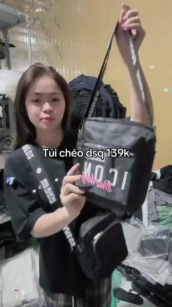 Túi đeo chéo icon thêu chữ hồng ( dây chữ kín ) vải dù | BigBuy360 - bigbuy360.vn