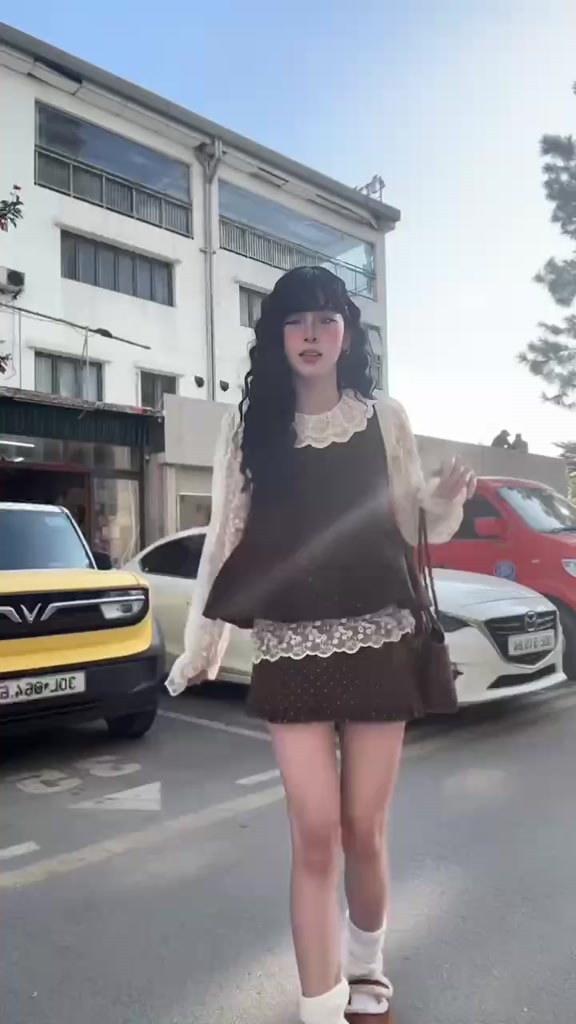 ÁO YẾM DẠ ÉP HOA NHÍ CỘT NƠ DÁNG XÒE MẶC ĐƯỢC 2 KIẾU ÁO YẾM HOA NHÍ VINTAGE - DÀNH CHO NỮ | BigBuy360 - bigbuy360.vn