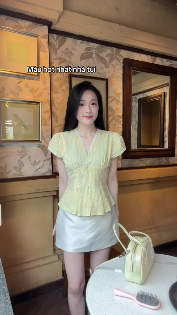 Áo sơ mi cổ V viền ren xinh xắn xếp ly chít eo tôn dáng LAMO - B1535 | BigBuy360 - bigbuy360.vn