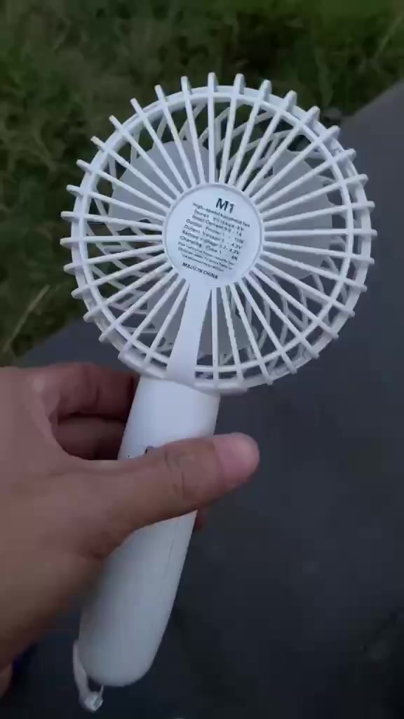 Quạt cầm tay M1 công suất siêu mạnh, siêu mát động cơ phản lực 1503 ko chổi than , cầm tay , pin 18650 tháo rời tiện lợi | BigBuy360 - bigbuy360.vn