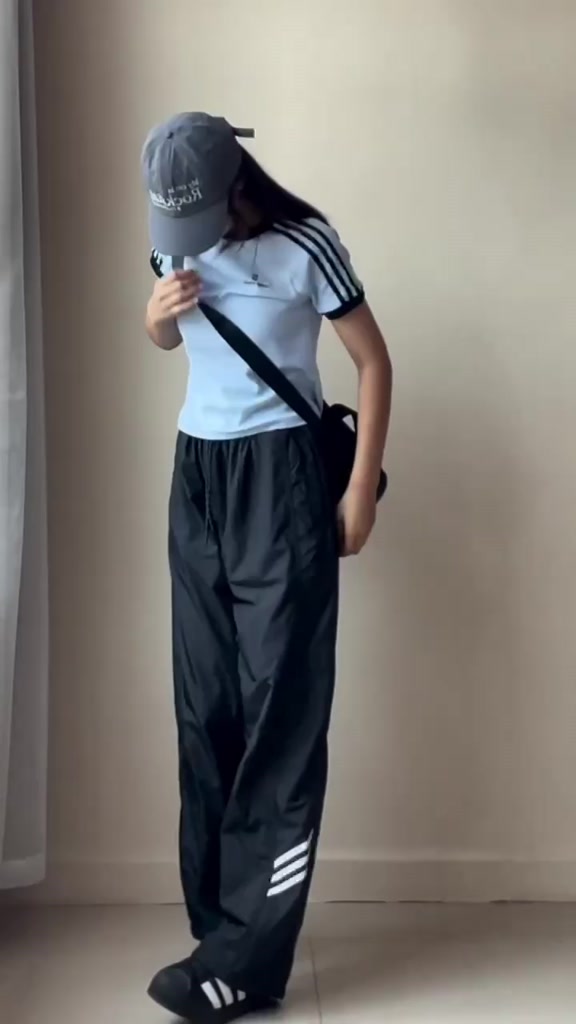 Quần Dù Thể Thao Nam Nữ Phối Viền Kẻ Sọc Ống Suông Rộng 2 Lớp Chất Liệu Gió Nhăn 140gsm Oversize KAT018 | BigBuy360 - bigbuy360.vn