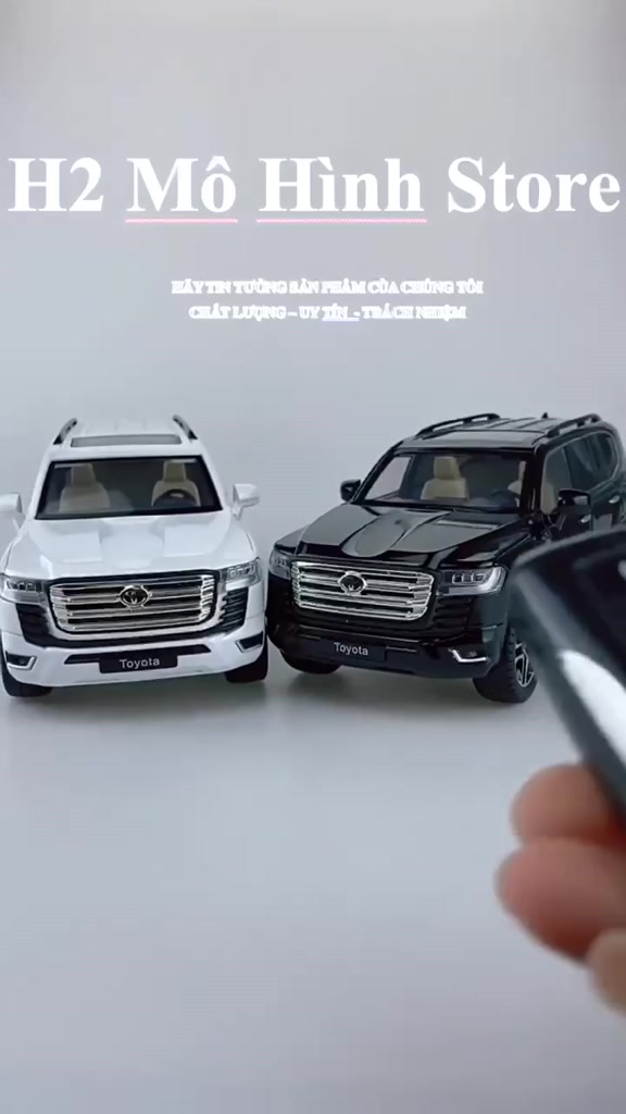 Mô Hình Xe Ôtô Kim Loại TOYOTA LAND CRUISER LC300 tỉ lệ 1:24 Có REMOTE
