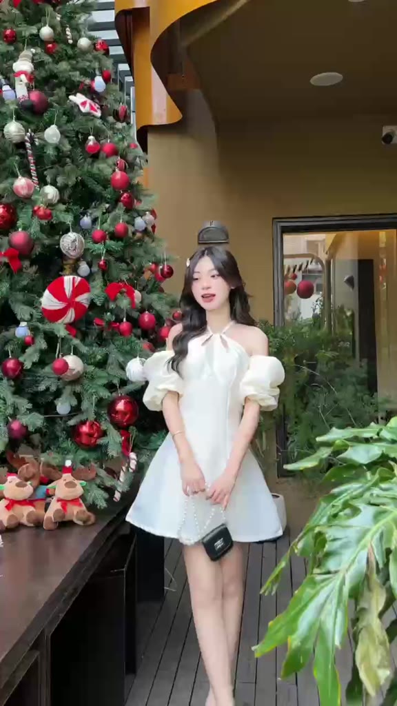 Váy thiết kế cổ yếm khoét giọt lệ Dilyshop dáng suông nhẹ nhàng, chất Tafta lên dáng chuẩn sang trọng | BigBuy360 - bigbuy360.vn