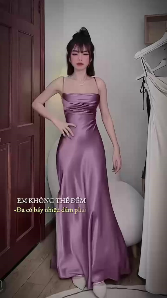 ĐẦM LỤA 2s cao cấp, xẻ đùi, chất lụa xin không xước, mềm mịn mát có size SML - HOLY DRESS | BigBuy360 - bigbuy360.vn