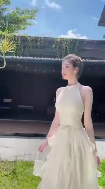 Đầm voan cổ yếm dự tiệc , váy voan bèo viền dáng dài màu kem  tôn da phong cách thanh lịch V279[có mút] | BigBuy360 - bigbuy360.vn