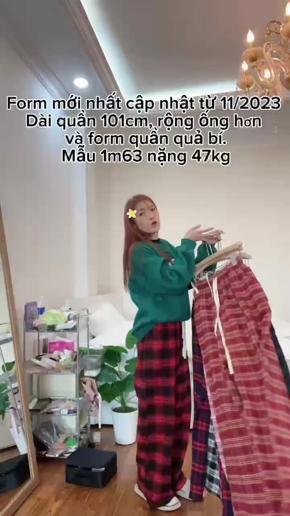 (Hàng có sẵn) Quần dài ống rộng hoạ tiết sọc caro phong cách retro, có túi, có dây cột eo. | BigBuy360 - bigbuy360.vn