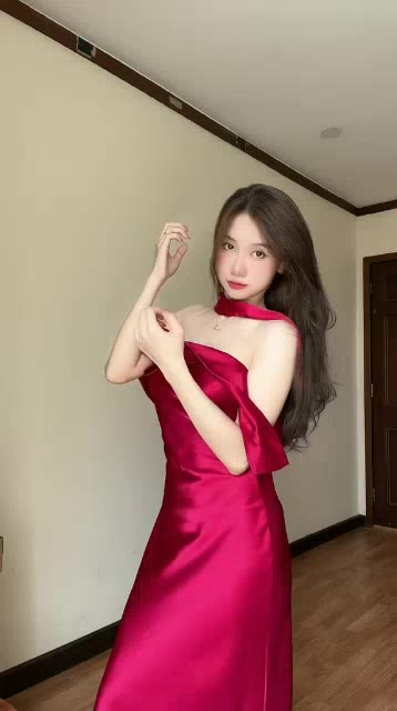 Đầm Lụa Cổ Yếm Hở Lưng Dáng Ngắn Cao Cấp- Váy Lụa Có Mút Ngực hở Dáng Váy Chữ A Cực Kì Tôn Dáng | BigBuy360 - bigbuy360.vn