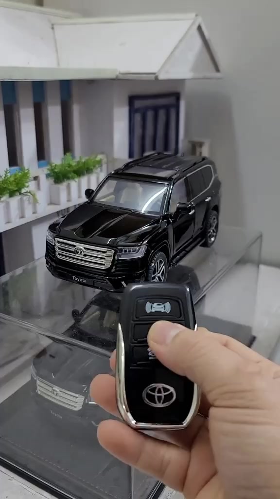 Mô hình xe Toyota Camry Tỉ lệ 1:24 có đèn và âm thanh