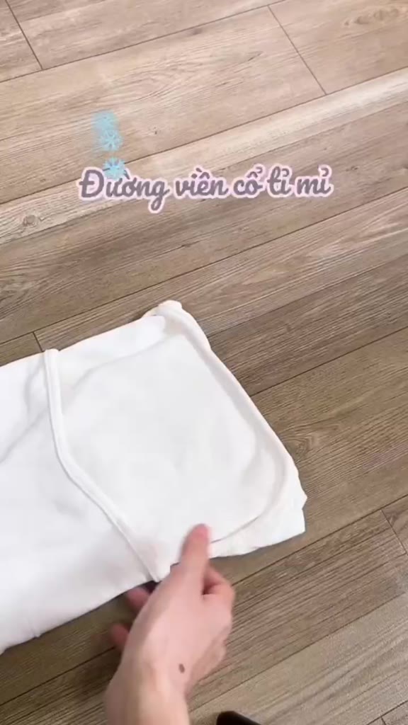 Áo thun kiểu tay ngắn cúp ngực cổ vuông ôm gọn tôn dáng Michi , áo thun hè nữ | BigBuy360 - bigbuy360.vn