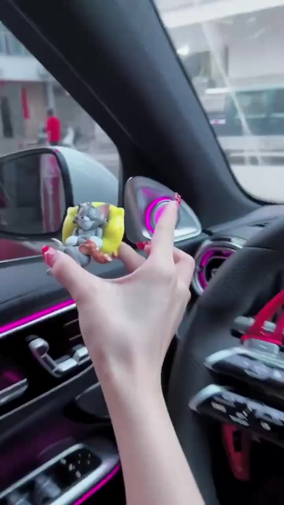 Cặp đôi bạn thân trang trí taplo