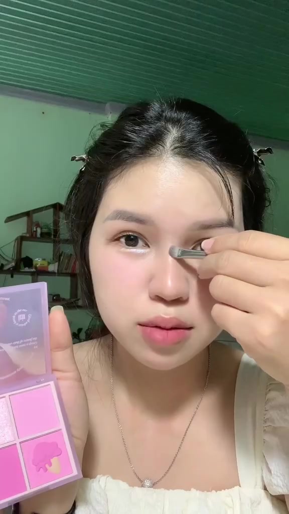 Phấn má xixi 4 ô Nhũ Sáng Bắt Sáng Cây Kem bảng má xixi 4 màu Tích Hợp Mắt Nhũ lì bền màu kuromi cosmetic D511 | BigBuy360 - bigbuy360.vn