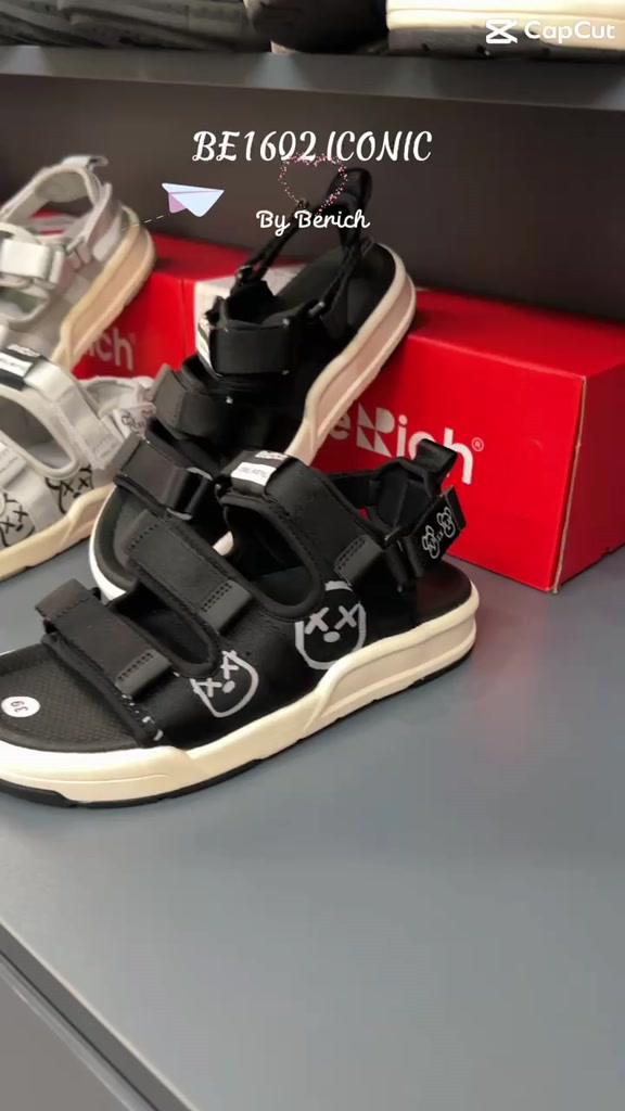 Giày Sandal Nam Nữ BeRich 3 Quai Ngang Kèm Icon Gấu