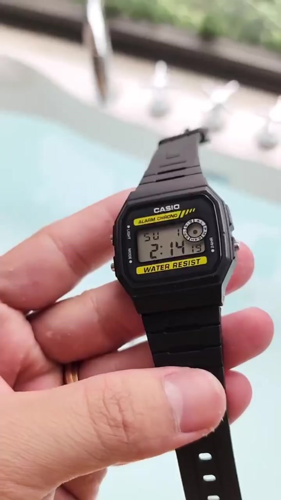 Đồng hồ điện tử thể thao đeo tay nam nữ chính hãng SK huyền thoại F-94WA dây cao su giá rẻ | BigBuy360 - bigbuy360.vn