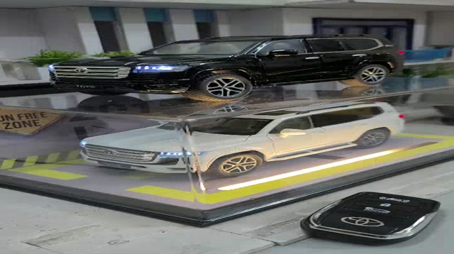 Mô hình xe Toyota Land Cruiser LC300 có đèn và âm thanh