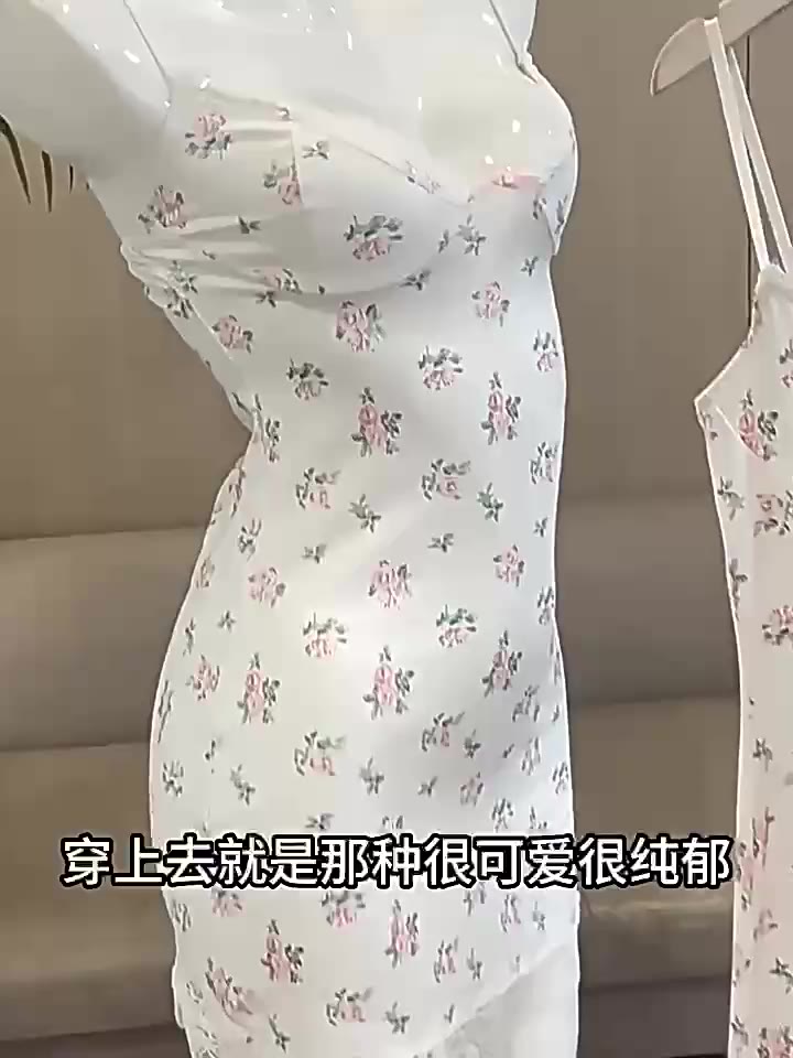 Váy ngủ sexy, đầm ngủ vải thun lạnh hoạ tiết hoa nhí ôm body tôn dáng gợi cảm | BigBuy360 - bigbuy360.vn