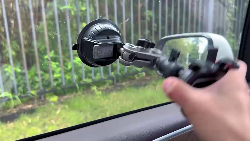 Giá đỡ điện thoại ô tô hút chân không B1