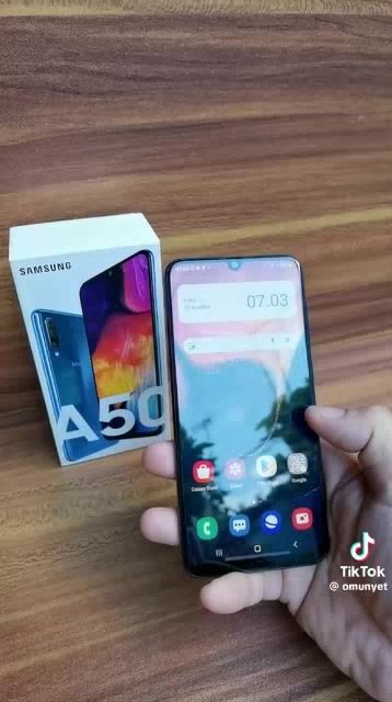 điện thoại Samsung Galaxy A50 máy 2sim Ram 4G/64G Chính Hãng, lướt Wed Tiktok Facebook Youtube chất, Bảo hành 12 tháng | BigBuy360 - bigbuy360.vn