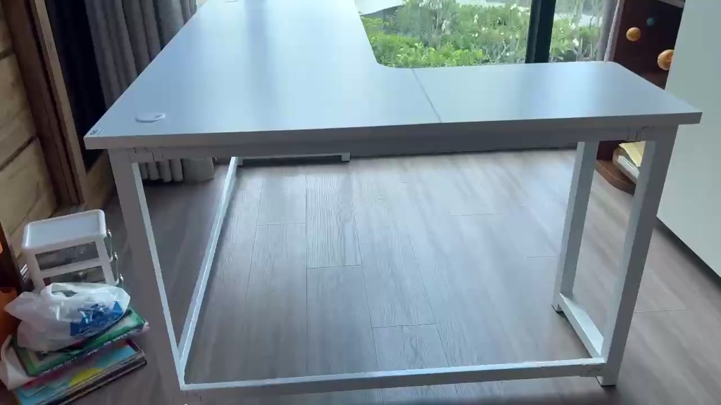 Bàn làm việc thương hiệu IGA với thiết kế bàn chữ L tiết kiệm diện tích decor góc phòng GM126 | BigBuy360 - bigbuy360.vn