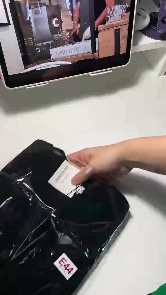 Áo Thun Nữ Ôm Body JUSTDUN E44 – Cổ Trụ Tàu Tay Ngắn, Vải Cotton Mềm Mịn Co Giãn 4 Chiều, Thoáng Mát | BigBuy360 - bigbuy360.vn