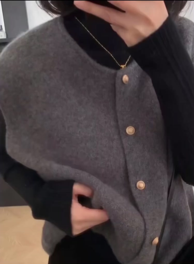 【Sẵn _ Hàng Loại 1 Y Ảnh 】Áo Gile Len Mềm Cúc Ngọc ,Dáng Vừa ,Áo Gile Len Nữ Basic Hàn Quốc | BigBuy360 - bigbuy360.vn