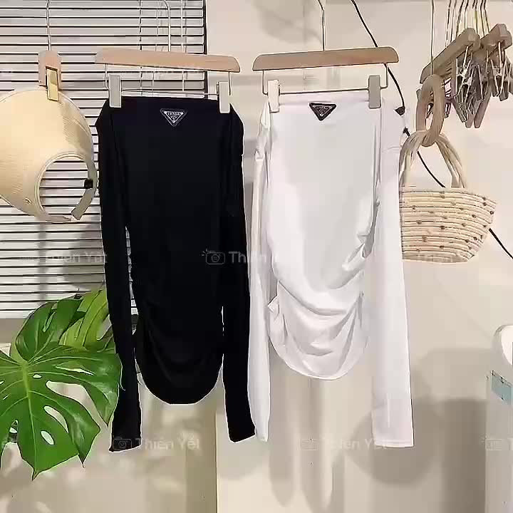 Áo trễ vai chất thun lạnh tang tam giác dài tay , Áo kiểu TRỄ VAI logo PRAD A nhúng eo ( xỏ ngón ) nữ chơi -Thiên Yết | BigBuy360 - bigbuy360.vn