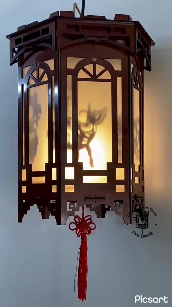 Đèn Kéo Quân gỗ cao 38cm sài điện( Hình quay Tranh Đông Hồ) | BigBuy360 - bigbuy360.vn