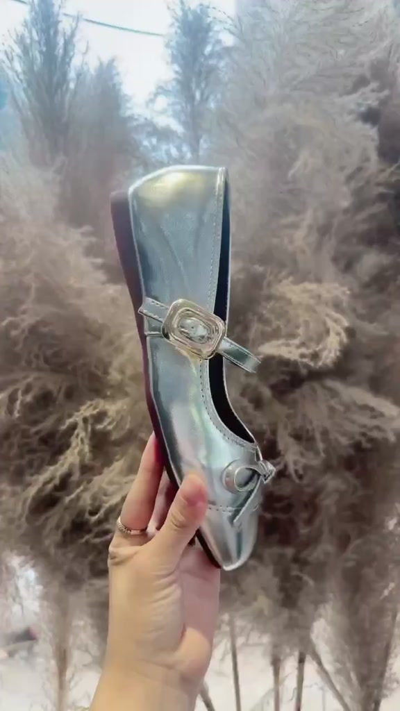 Giày bệt nơ mũi vuông dây ngang khoá vuông vàng | BigBuy360 - bigbuy360.vn