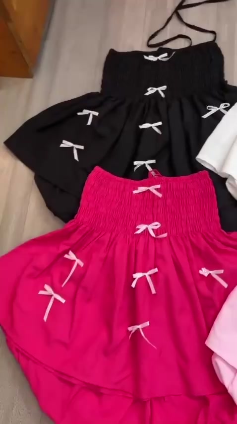 Set Đầm Yếm Đính Nơ Full Cây Bí Nhún Mocking Phồng 2 Lớp + Quần Bí Phồng 2 Lớp | BigBuy360 - bigbuy360.vn