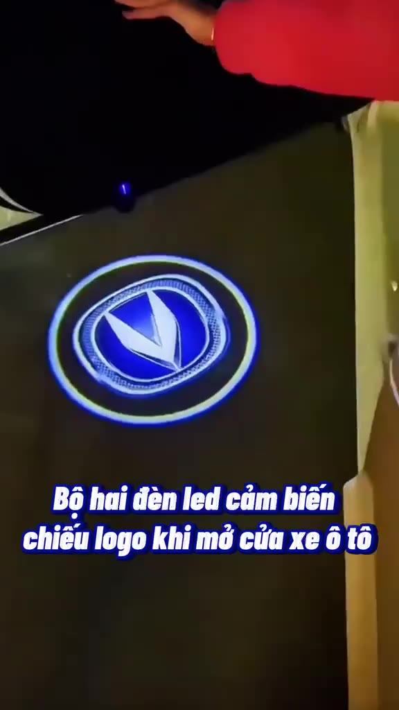 (Hot) Bộ 2 Đèn Led Cảm Biến Chiếu Logo Gắn Cửa Xe Ô Tô