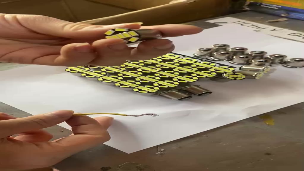 Bóng Xi Nhan, Đèn Lùi, Bóng Phanh LED