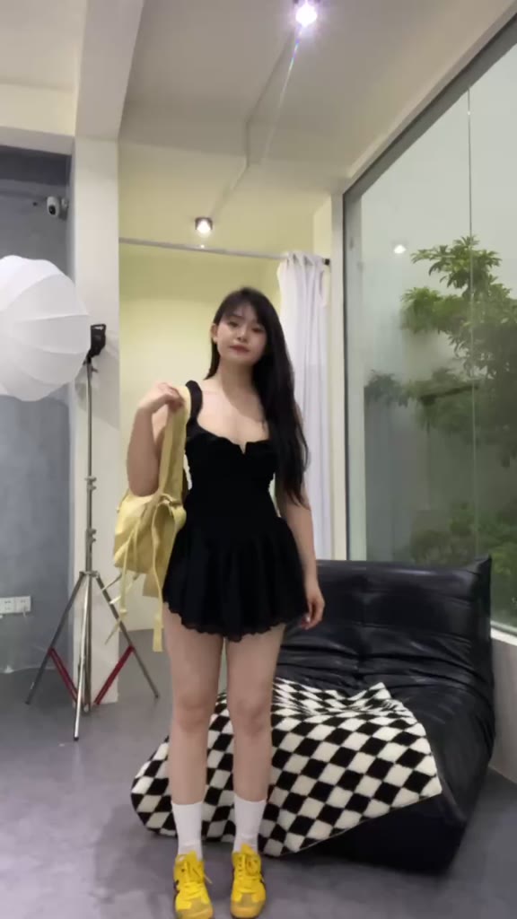 Đầm 2 dây bèo tùng xoè đen ByVeeStyle, Váy Ngắn Dáng Xòe Váy Xinh Nhẹ Nhàng Đi Chơi, Đi Dạo, Hẹn Hò | BigBuy360 - bigbuy360.vn