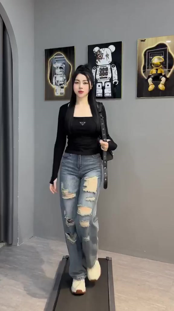 Áo thun nữ tay dài cổ vuông gắn Tag dáng ôm body A233 | BigBuy360 - bigbuy360.vn