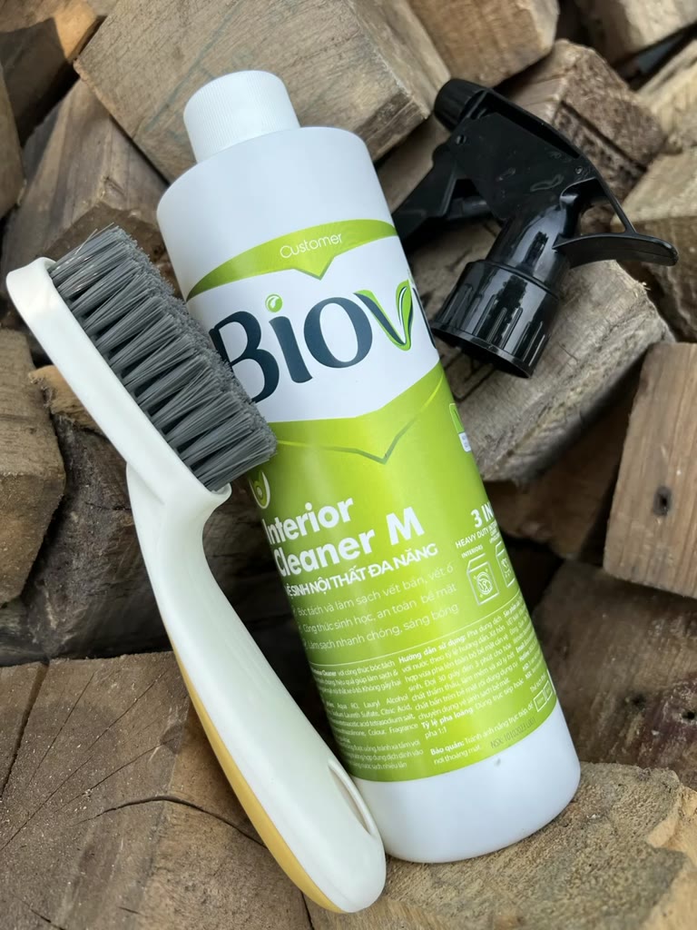 Vệ Sinh Nội Thất Biovi kèm vòi và bàn chải tay cầm