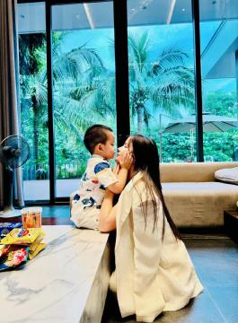 Phạm Thu Hiền ConCung