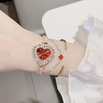 Ánh Trang Gossie Watch