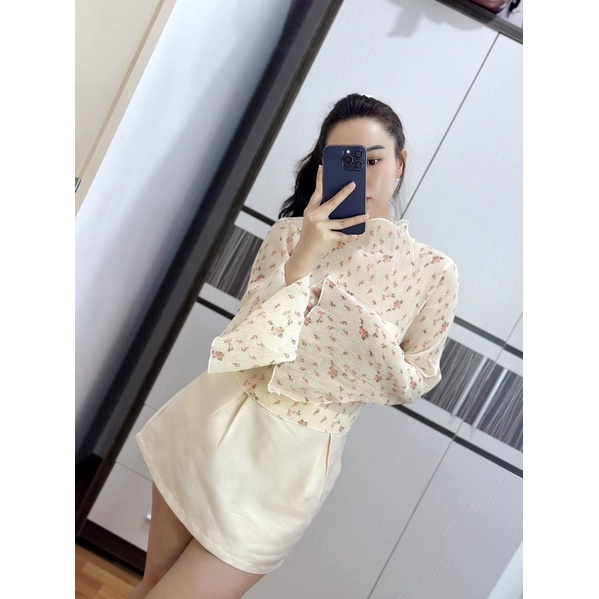 Áo Nhún Xếp Li Hoa Nhí Tay Loe Xẻ Phong Cách Siêu Xinh
