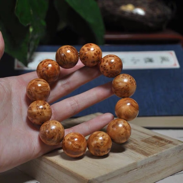 Vòng Tay Gỗ Nu Huyết Long 12mm ,  Thấu Quang Cầu Bình An - May Mắn - Tài Lộc . Tặng Kèm Hộp Gấm Cao Cấp