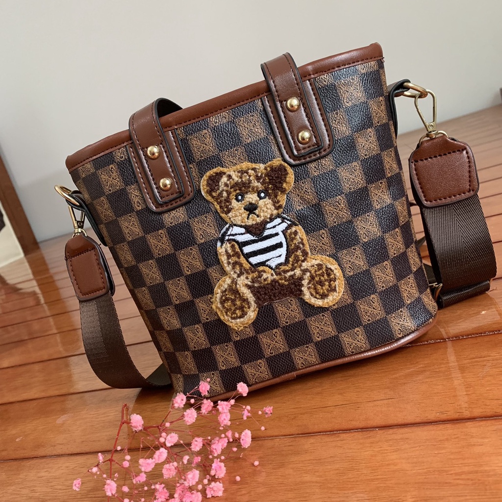 Túi xách nữ thời trang buket mini kèm Hoạ tiết Gấu Hót 2023