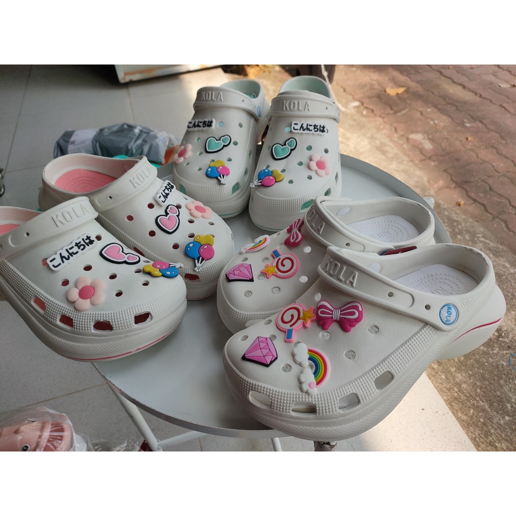 Dép sục nữ Crocs đế dày 7cm Sticker xinh xắn Kola hot 2022