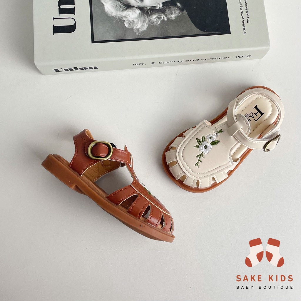 Dép sandal quai hậu chất da PU êm mềm thêu hoa cực xinh đế chống trơn trượt tốt đủ size từ 1-5 tuổi M611